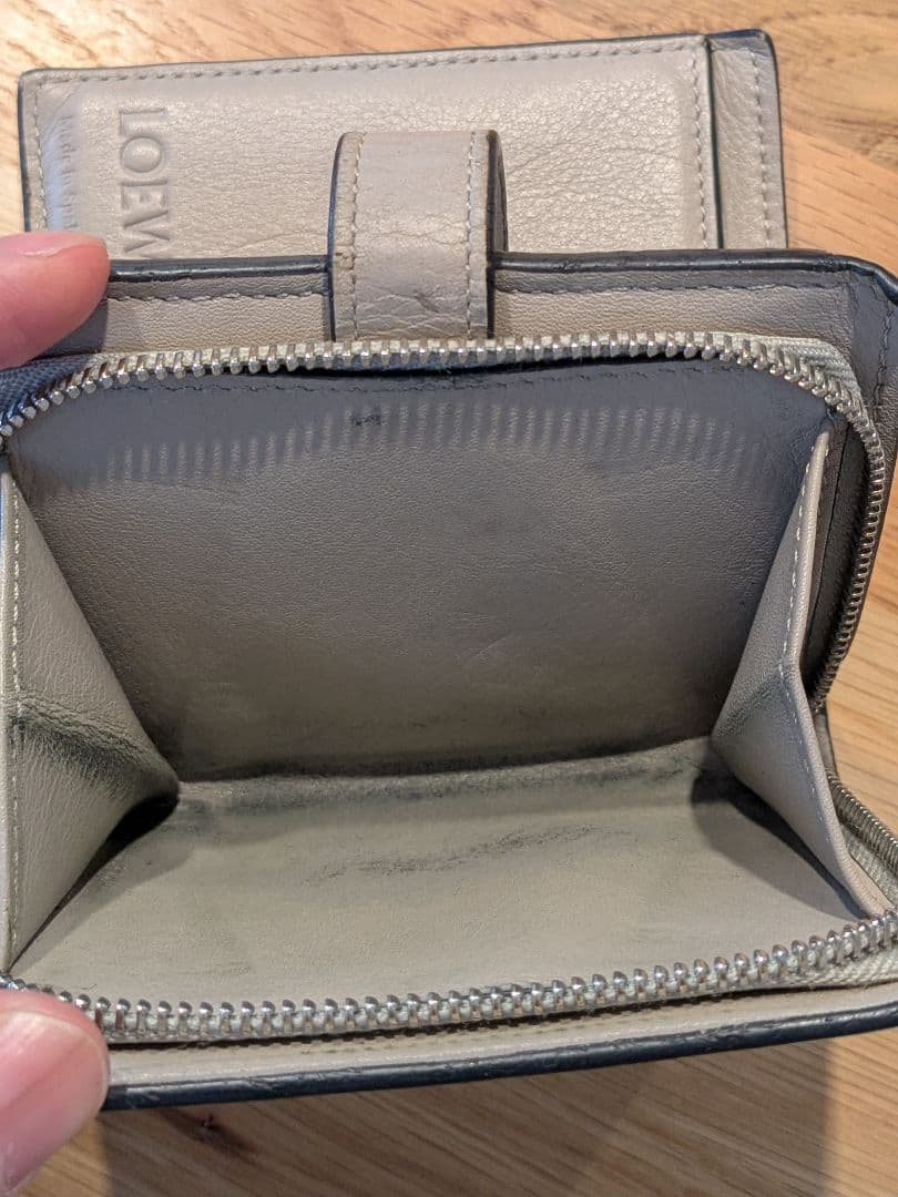 LOEWE 二つ折り財布 ライトグレー