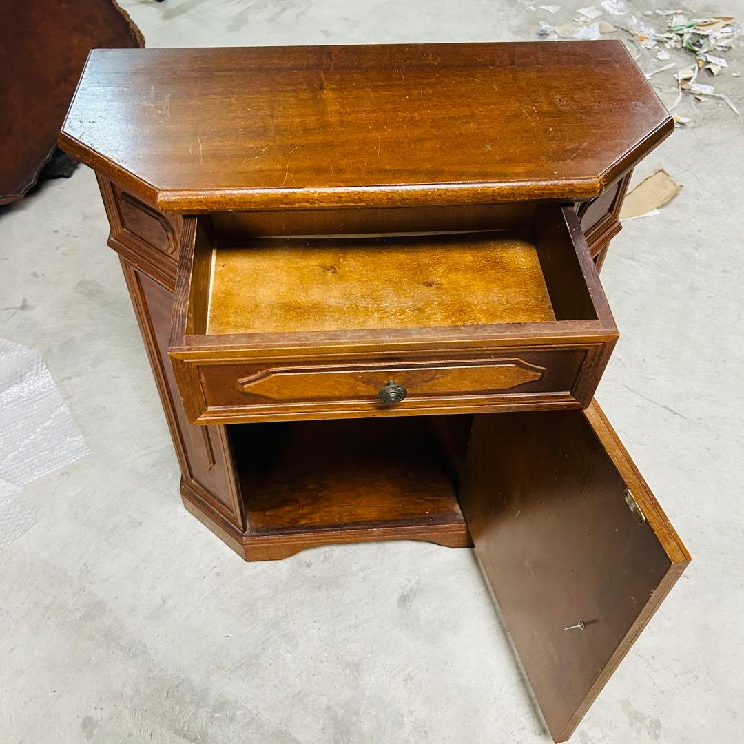 イタリアの家具です 木製デスク型箪笥 引き出し付き