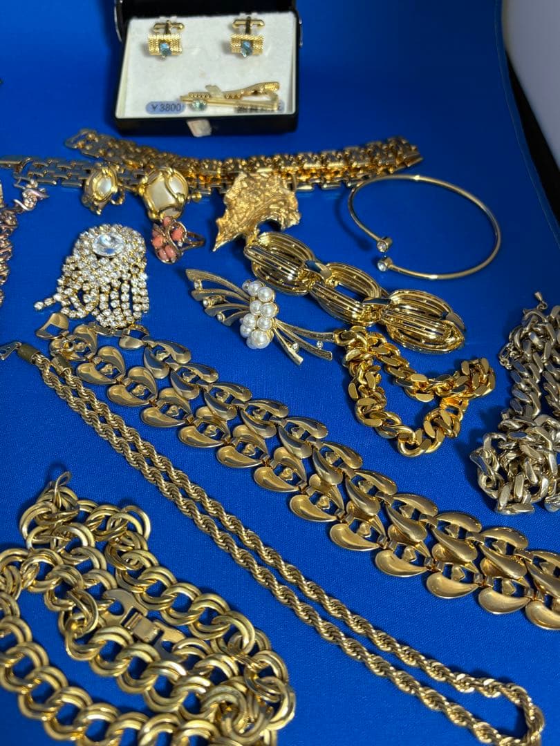 【遺品整理】金色のジュエリーセット