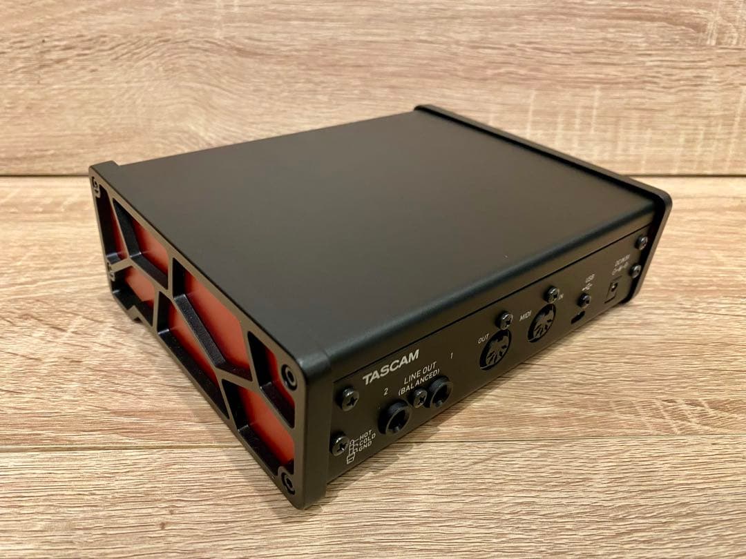 TASCAM US-2x2HR オーディオインターフェイス(新品同様おまけつき)