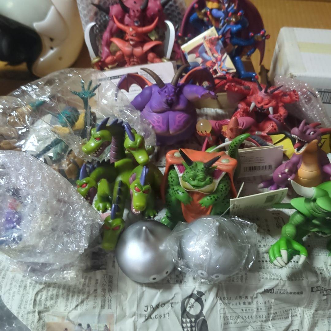 まとめてドラクエソフビ90体ほど、おまけで勇者と仲間その他キャラクター、