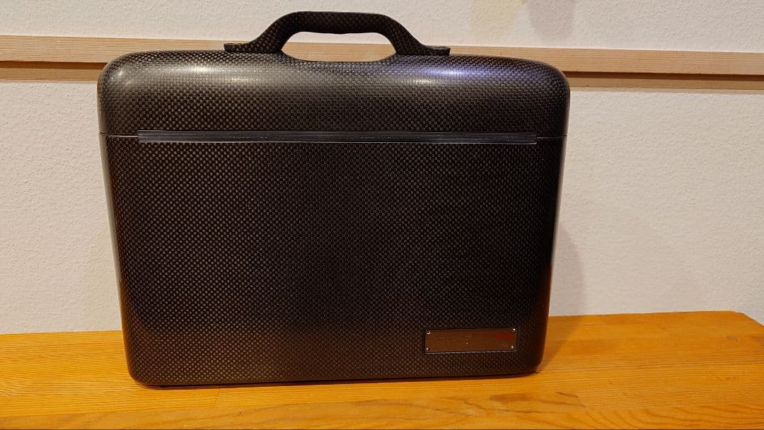 s*h様 【シリアルNo付き】日産 GT-R カーボンファイバー アタッシュケー