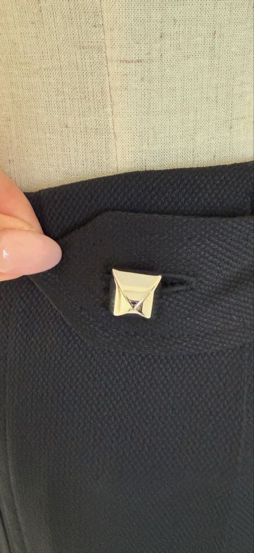 １回のみ着用　エルメス　シルク膝丈スカート コリエドシアンボタン付き