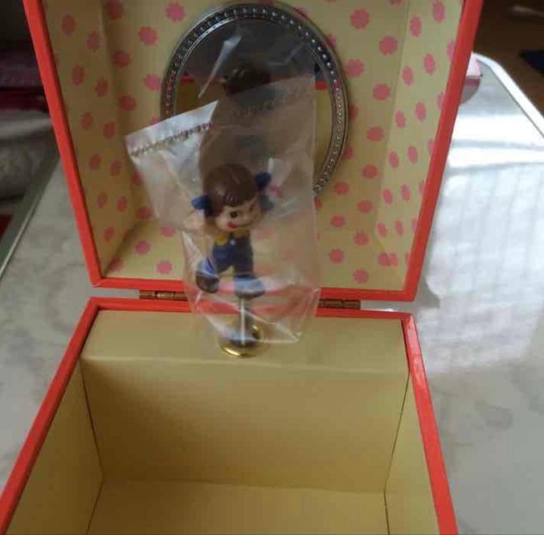 ペコちゃんフィギュア 未開封　時計　オルゴール　まとめ売り　年明けおまけ付き‼️