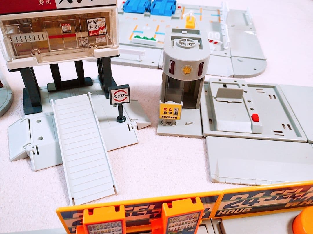トミカ　トミカタウン　ビルドシティ　セブンイレブン　スシロー　消防署　警察署