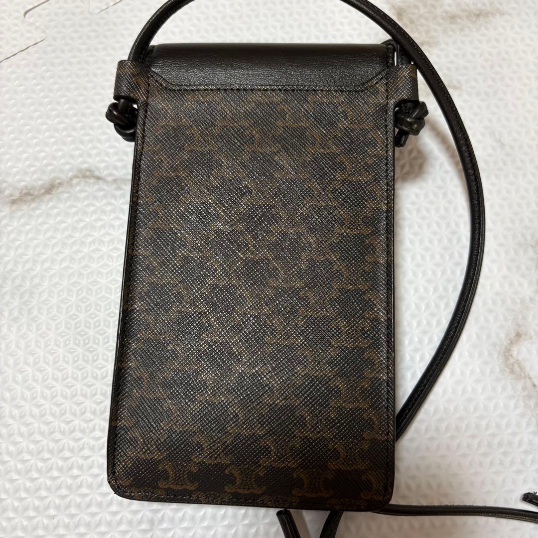 美品 セリーヌ トリオンフ マカダム スマホショルダー 斜めがけ フォンケース