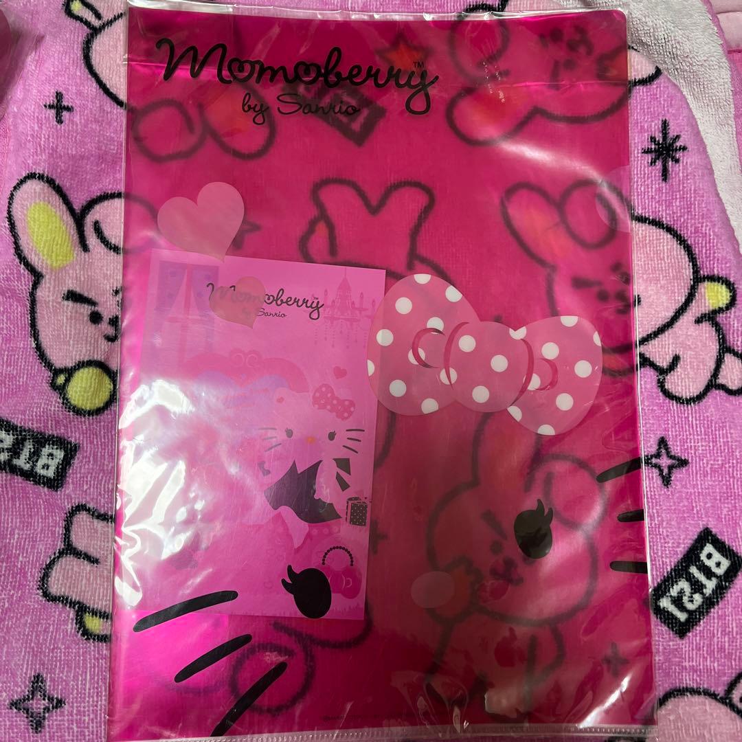 超レア！！ サンリオ　モモベリー　ハローキティ　クリアファイルとポストカード