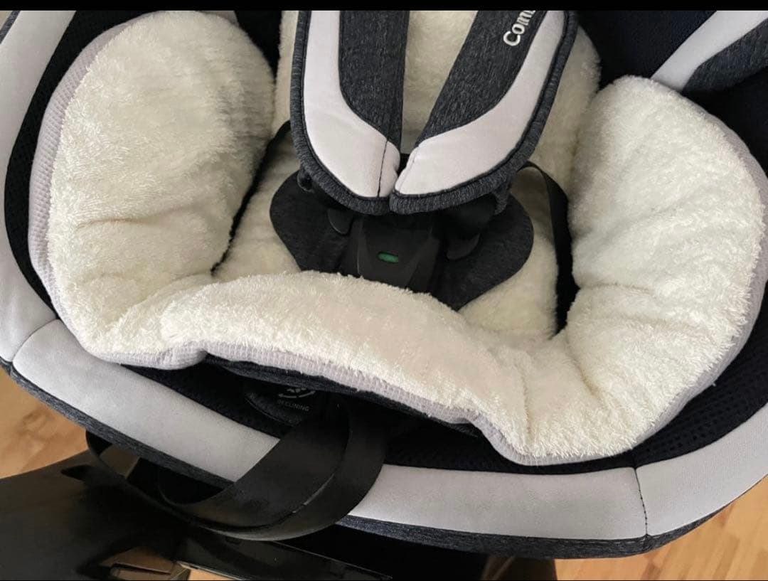 Combi 新生児対応 チャイルドシート ISOFIX クリーニング済み