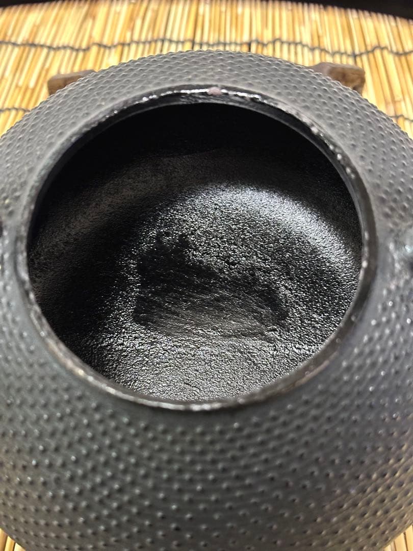 新品、供箱等付属品付　南部運南堂　南部鍋元造　１２型アラレ　南部鉄瓶　南部鉄器