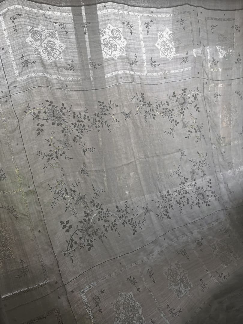 アンティーク ニードルワーク 舞う蝶と花の手刺繍＆フィレレース大判クロスカーテン