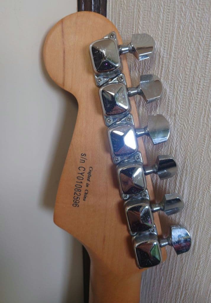Squier Stratocaster サンバースト Affinity MOD