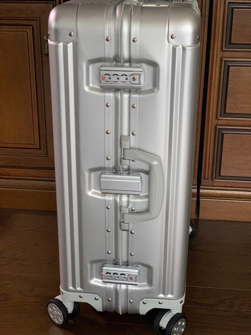 Mercedes アルミニウム キャリーケース シルバー