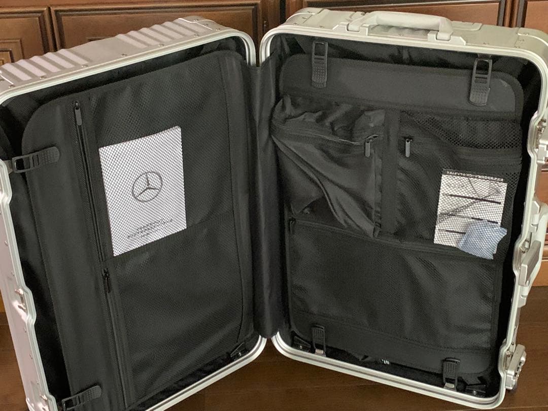 Mercedes アルミニウム キャリーケース シルバー