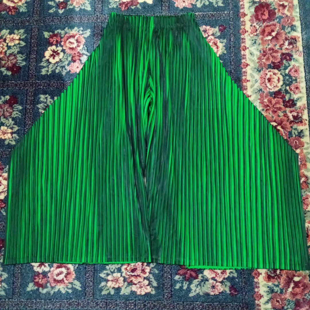 PLEATS PLEASE　プリーツパンツ