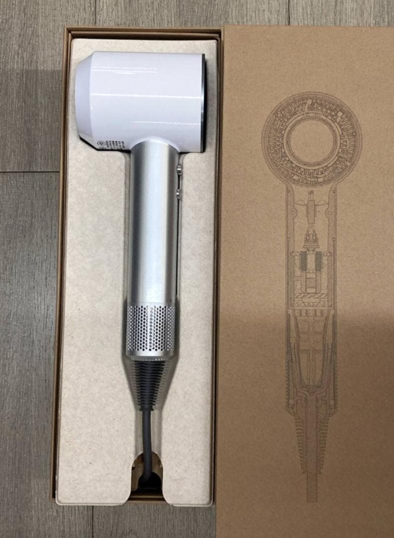 Dyson Supersonic ヘアドライヤー（2回使用）- 銀色