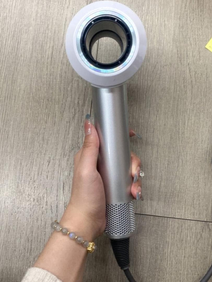 Dyson Supersonic ヘアドライヤー（2回使用）- 銀色