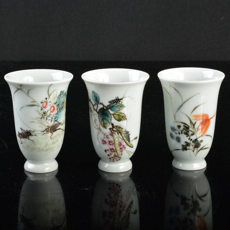 中国　景徳鎮　粉彩　花草昆虫文　酒杯　三客　F　R4790