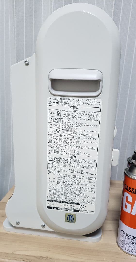 未使用に近い　大幅値下げ　イワタニ　風暖　最新型　未使用カセットガス６本オマケ