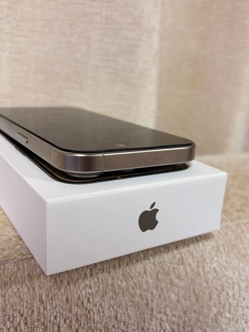 【美品】iPhone15pro 256GBナチュラルチタニウム SIMフリー