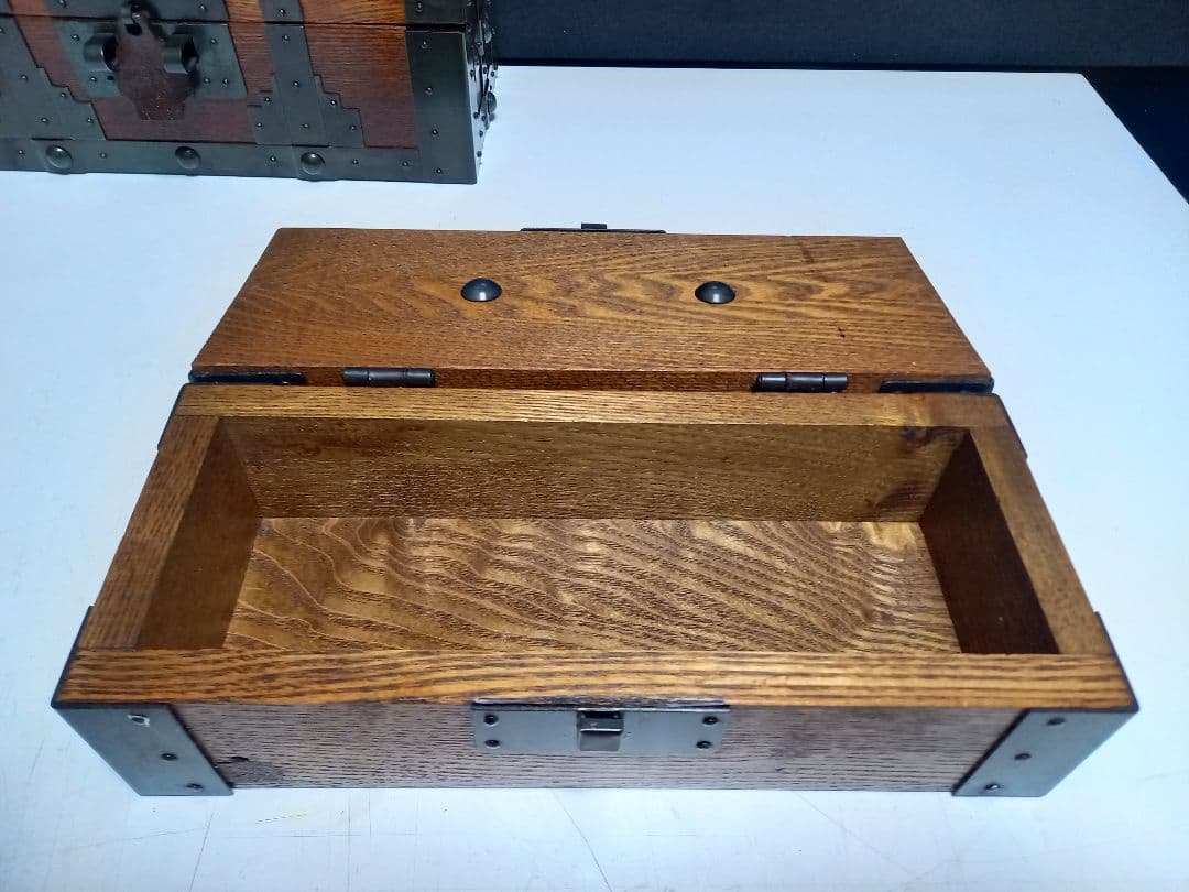 希少　和工芸　細工　手掛け　千両箱　欅　無垢材　手打ち金具　大小　二品