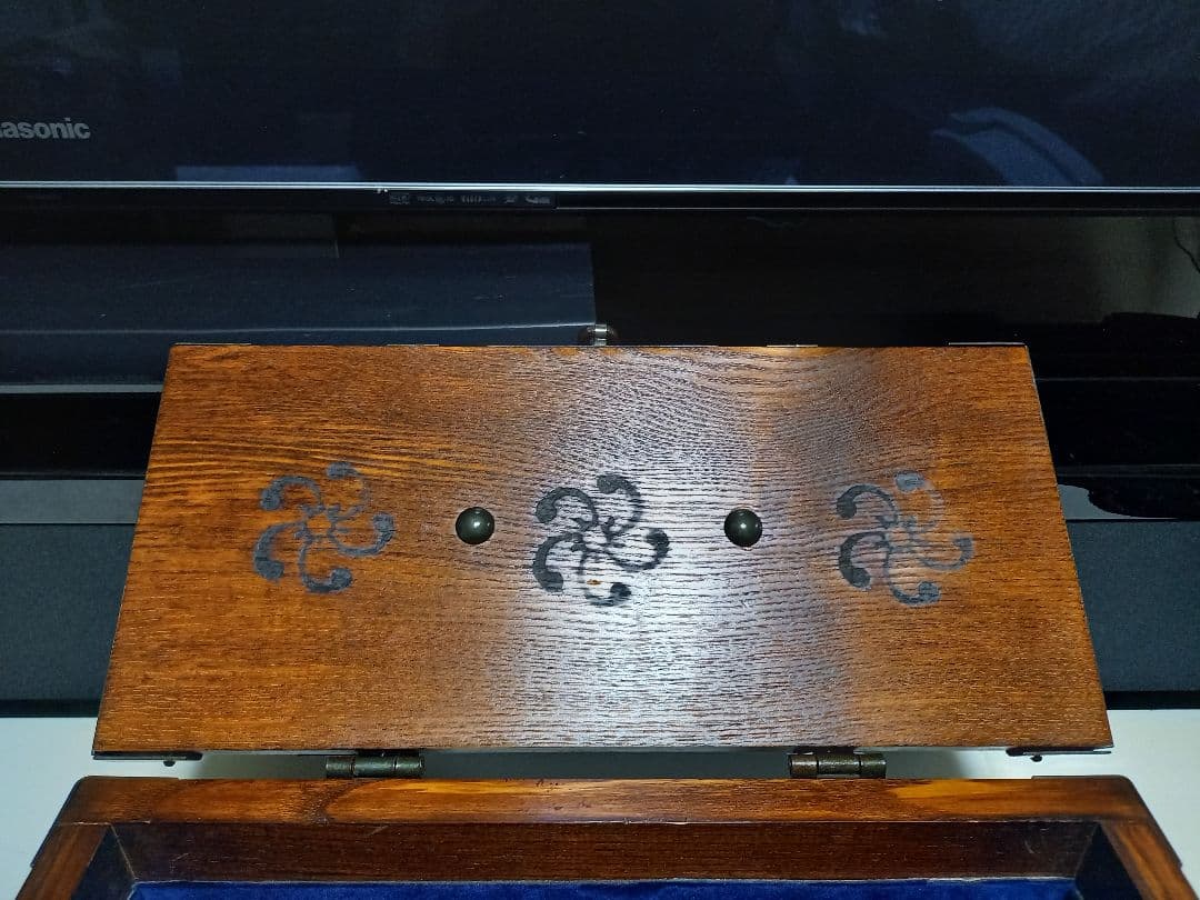 希少　和工芸　細工　手掛け　千両箱　欅　無垢材　手打ち金具　大小　二品