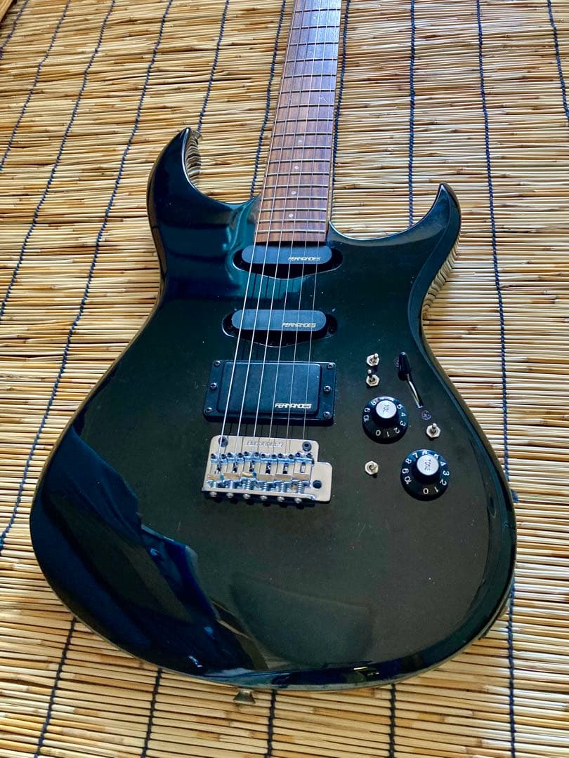 ☆最終値下決断☆ FERNANDES STをモディファイした逸品　新機能満載