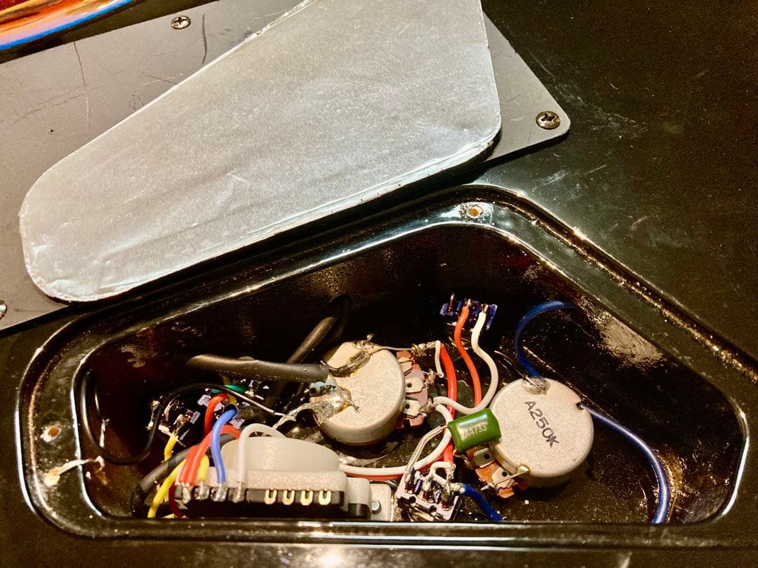 ☆最終値下決断☆ FERNANDES STをモディファイした逸品　新機能満載