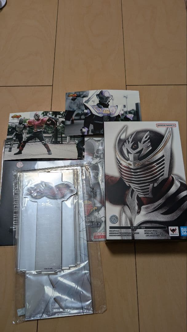 真骨彫 仮面ライダー龍騎 オリジナルスリーブ付き&アクリルディスプレイスタンド