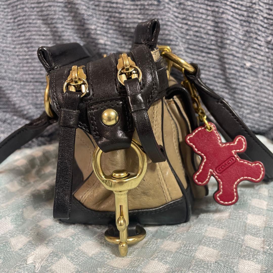 ク*ド様 COACH レザー ハンドバッグ ベージュ クマチャーム付き　ビンテー