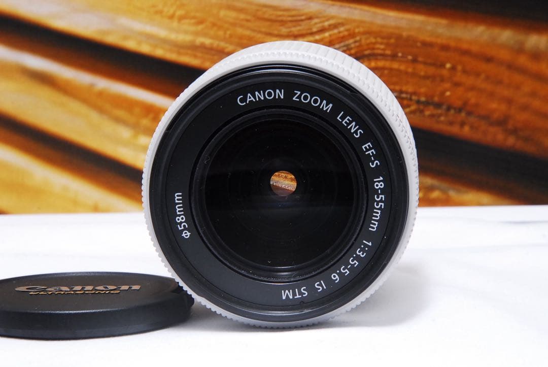 人気のホワイト！ Canon EOS kiss X7 スマホ転送 STMレンズ