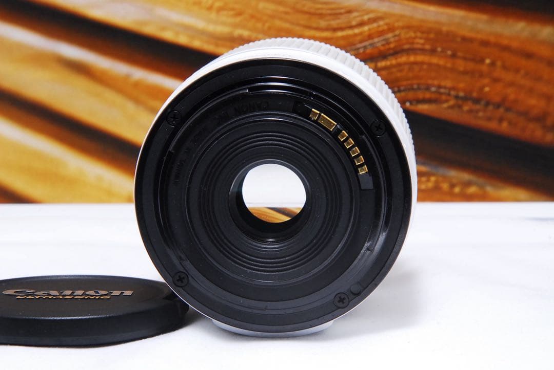 人気のホワイト！ Canon EOS kiss X7 スマホ転送 STMレンズ