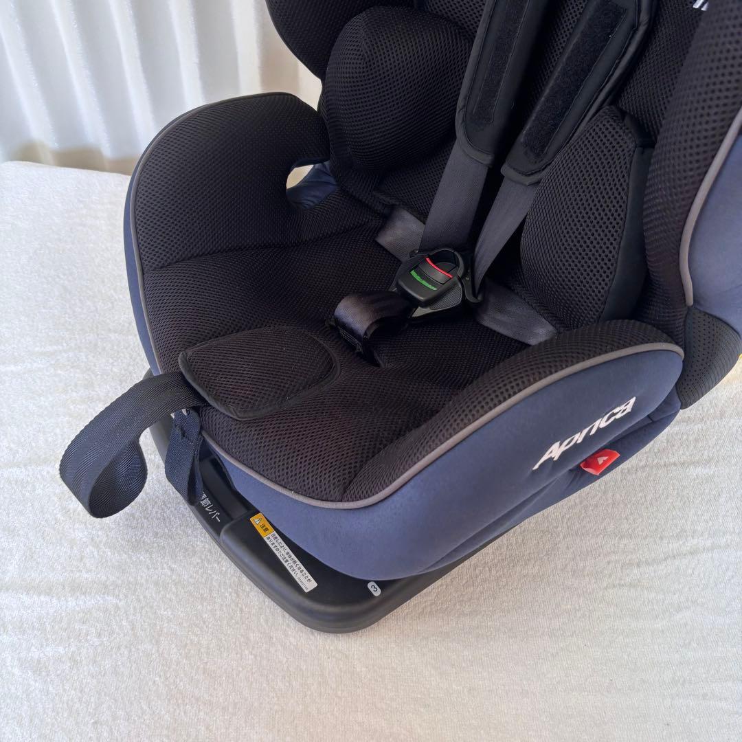 クリーニング済　☆美品☆　アップリカ　フォームフィット　ISOFIX　ネイビー黒