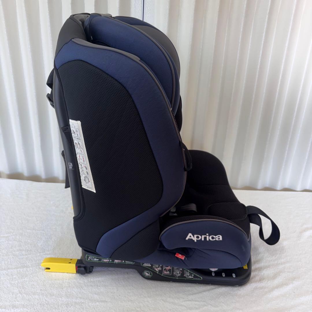 クリーニング済　☆美品☆　アップリカ　フォームフィット　ISOFIX　ネイビー黒