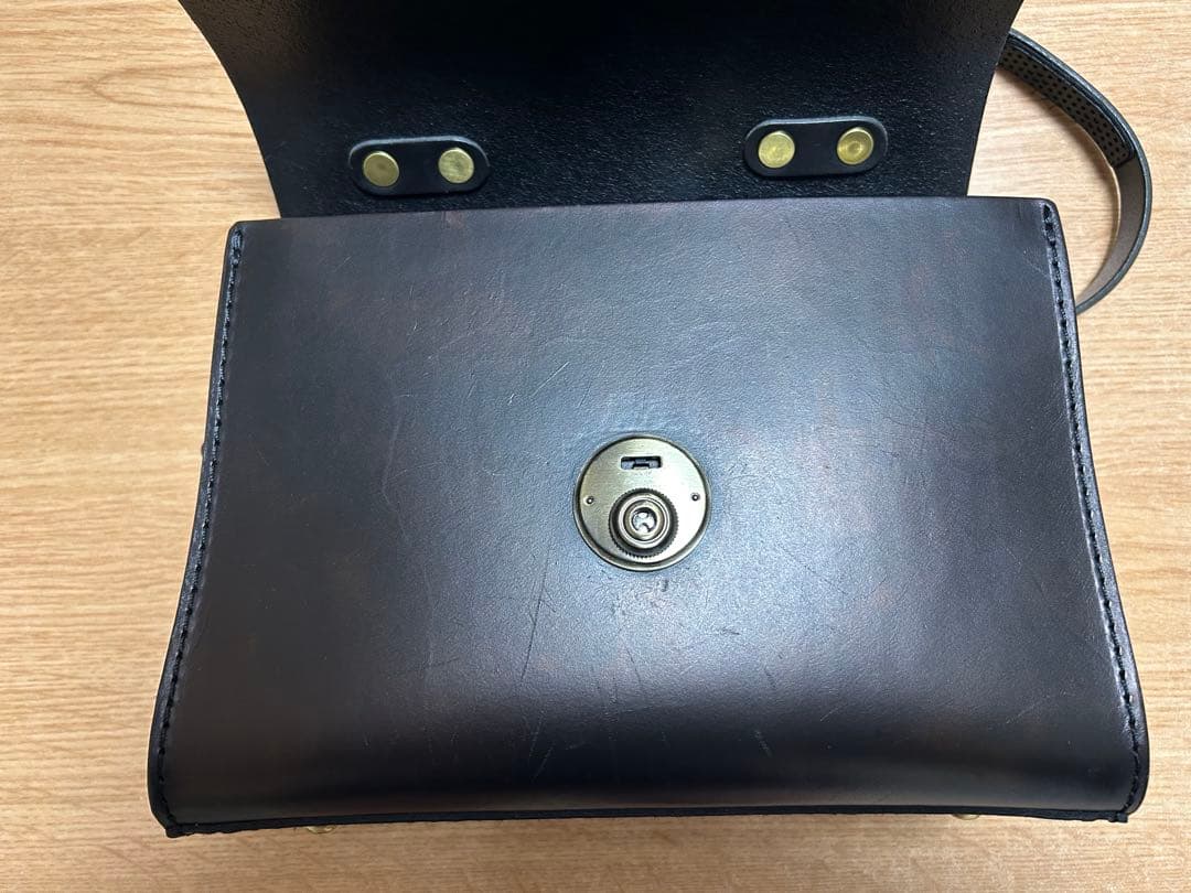 HERZ アオリノハンドバッグ　ショルダーバッグ