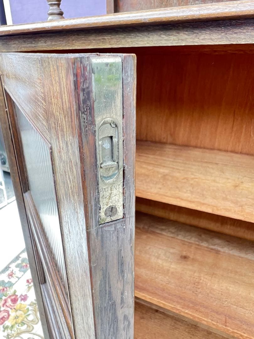 木製ガラス扉キャビネットアンティーク