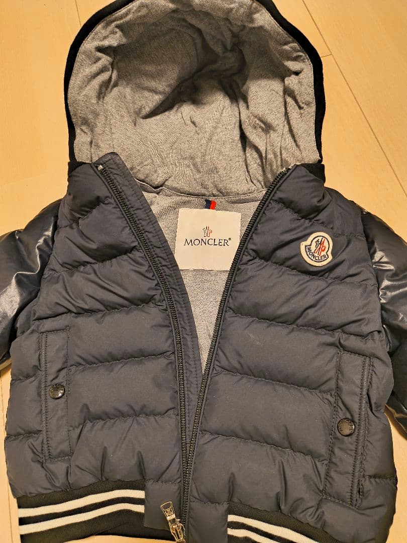 MONCLER ブラック ダウンジャケット