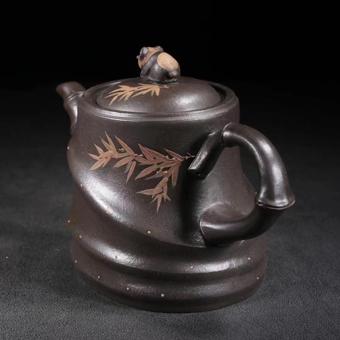 中国古美術・宜興原鉱黑金刚泥 パンダと竹葉紋急須・紫砂壺・底款:蒋蓉・朱泥・急須