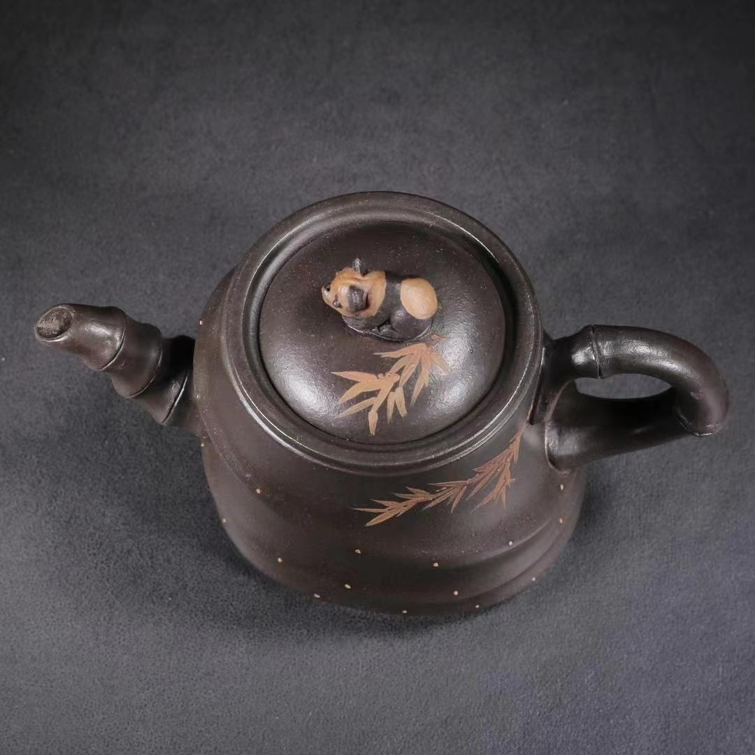 中国古美術・宜興原鉱黑金刚泥 パンダと竹葉紋急須・紫砂壺・底款:蒋蓉・朱泥・急須