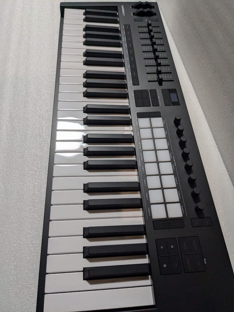 Novation Launchkey 49 MK4 MIDIキーボード ほぼ新品