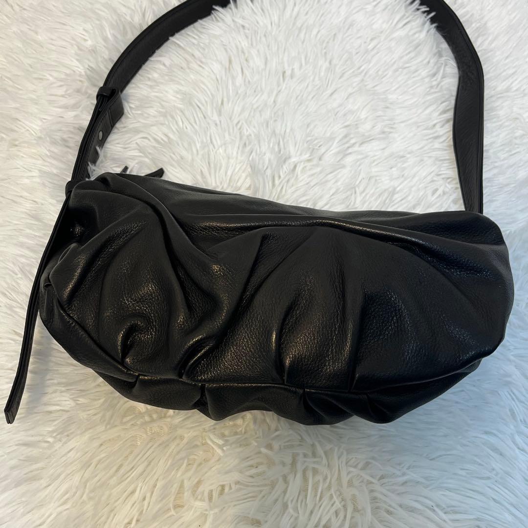 ま*め様 定価4.7万/イアパピヨネ/本革ドレープレザーショルダーバッグ/激レア