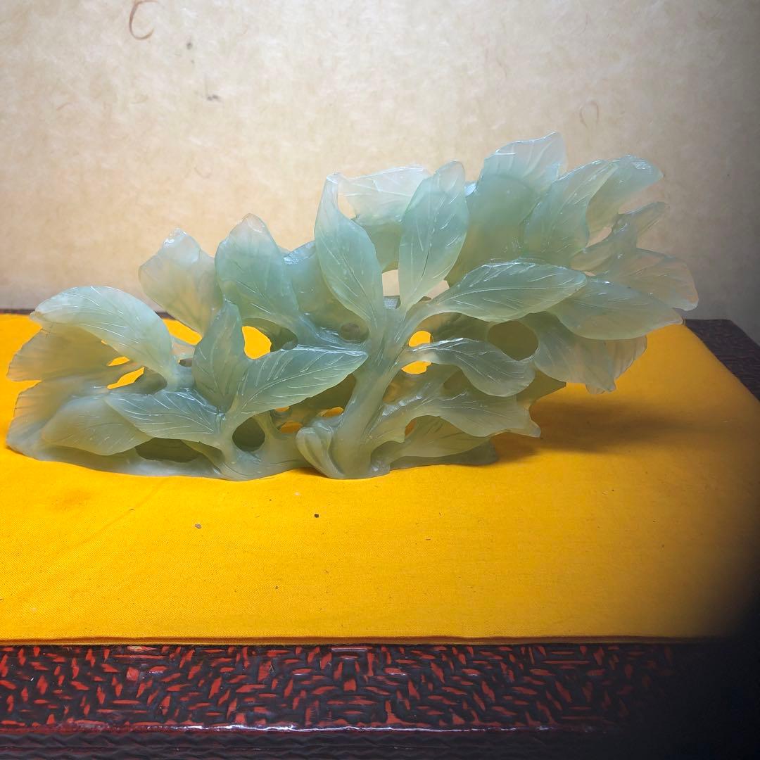 翡翠？彫刻置物