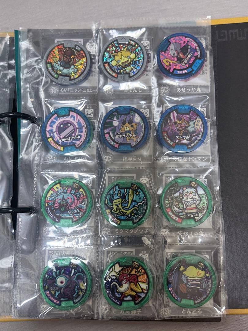 妖怪メダル141枚セット妖怪大辞典付き　　　相場不明のため高め設定(値段交渉可)