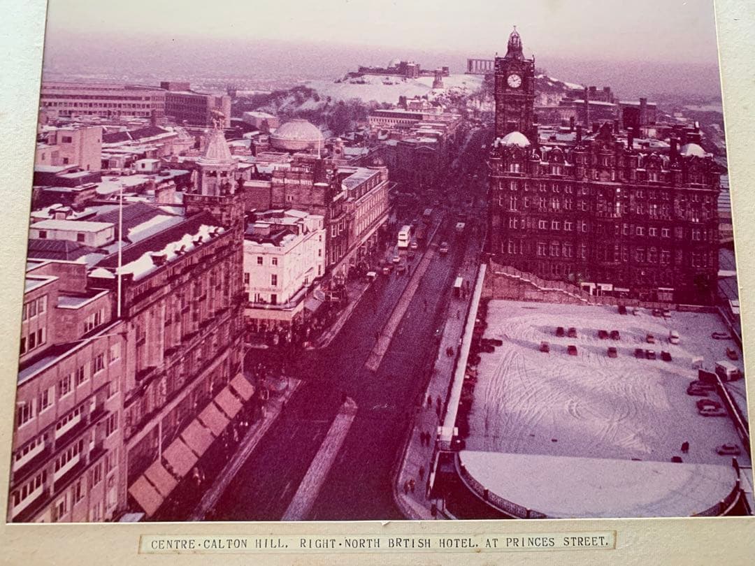 1979年冬エディンバラ写真 PrincesStreetからカールトンヒルを望む