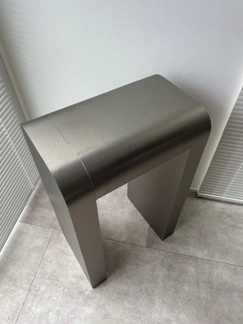 テーブル モダンデザイン　花台　サイドテーブル　飾り台　ポストモダン