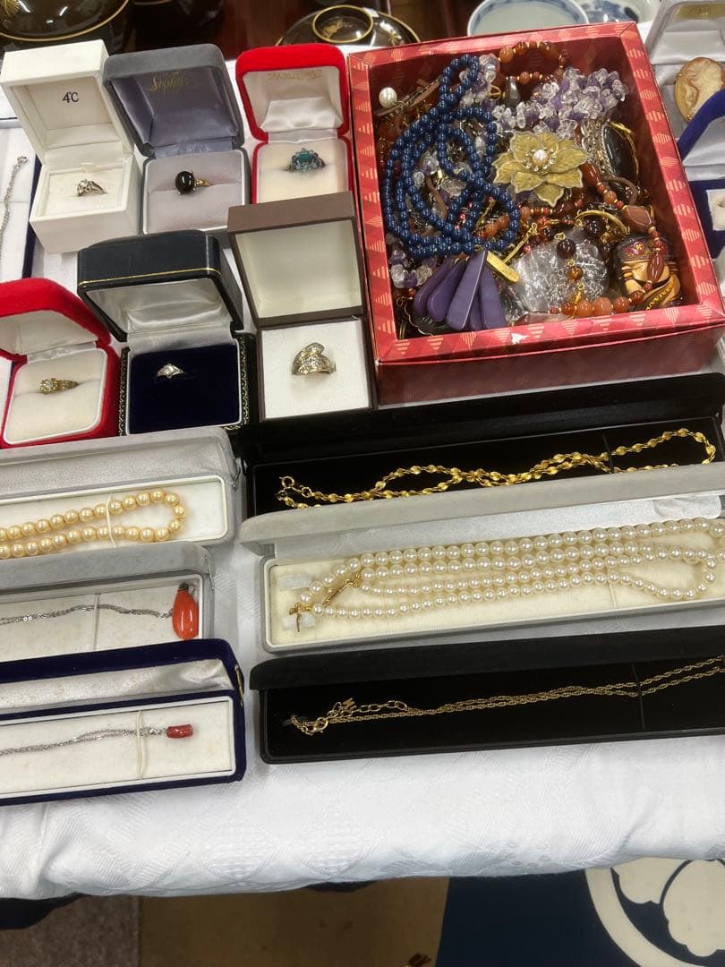 真珠　サンゴネックレス　イミテーションのアクセサリーまとめて　中古品