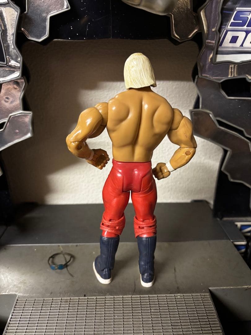 WWE トイフェアー世界100体限定　ハルクホーガン　赤/青　レア品