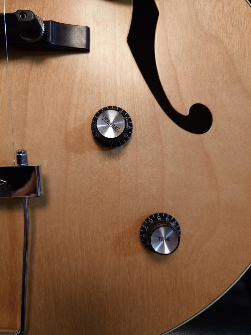 ギター Godin 5th Avenue Kingpin P90 Natural