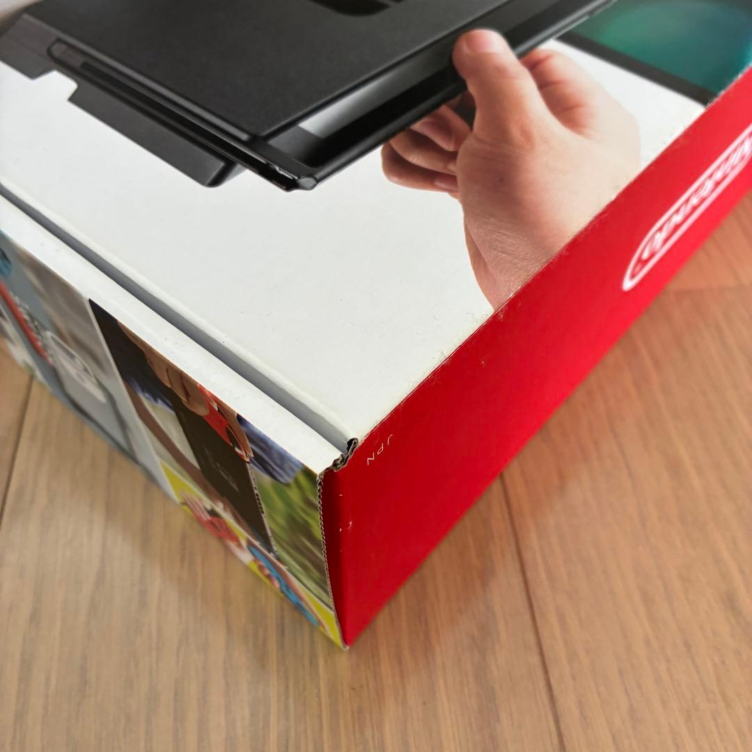 キャリングケース付きNintendo Switch 本体 赤/青 Joy-Con