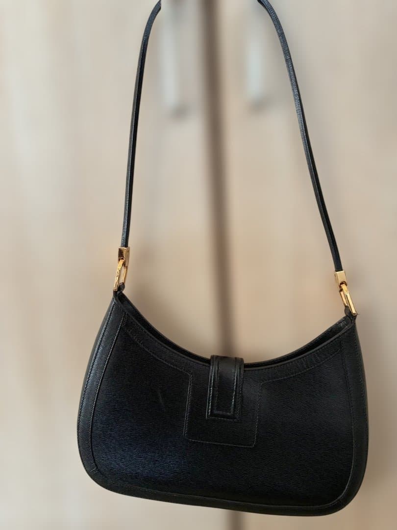 グッチショルダーバッグ　Gロゴ