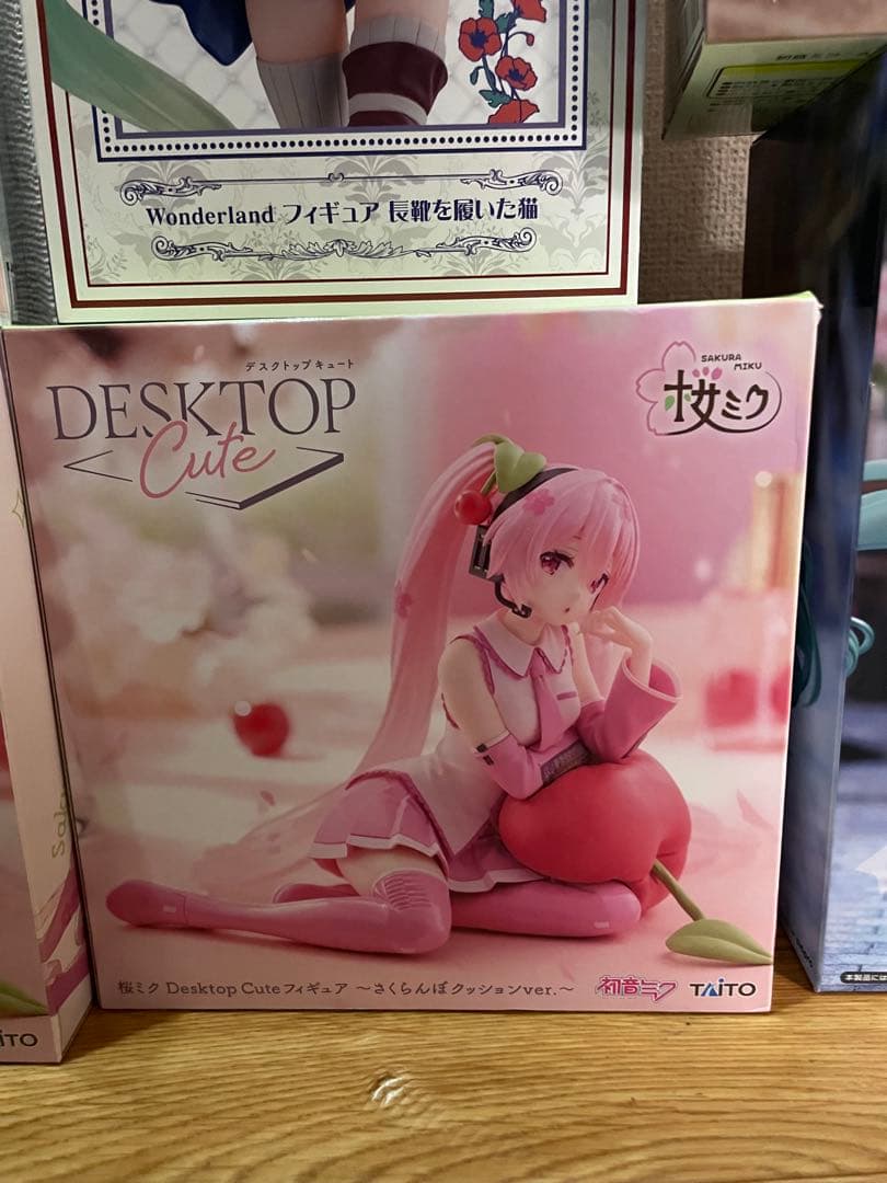 初音ミク フィギュア まとめ売り シナモロール 長靴をはいた猫 桜ミク 2